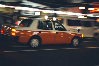 夢(mèng)見(jiàn)坐出租車(chē)